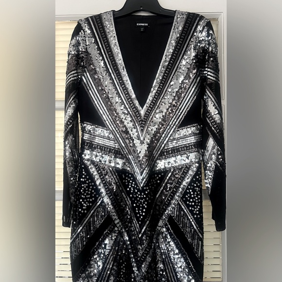 Express Sequin and Mesh Party Dress Deep V Long Sleeve - Picture 6 of 6